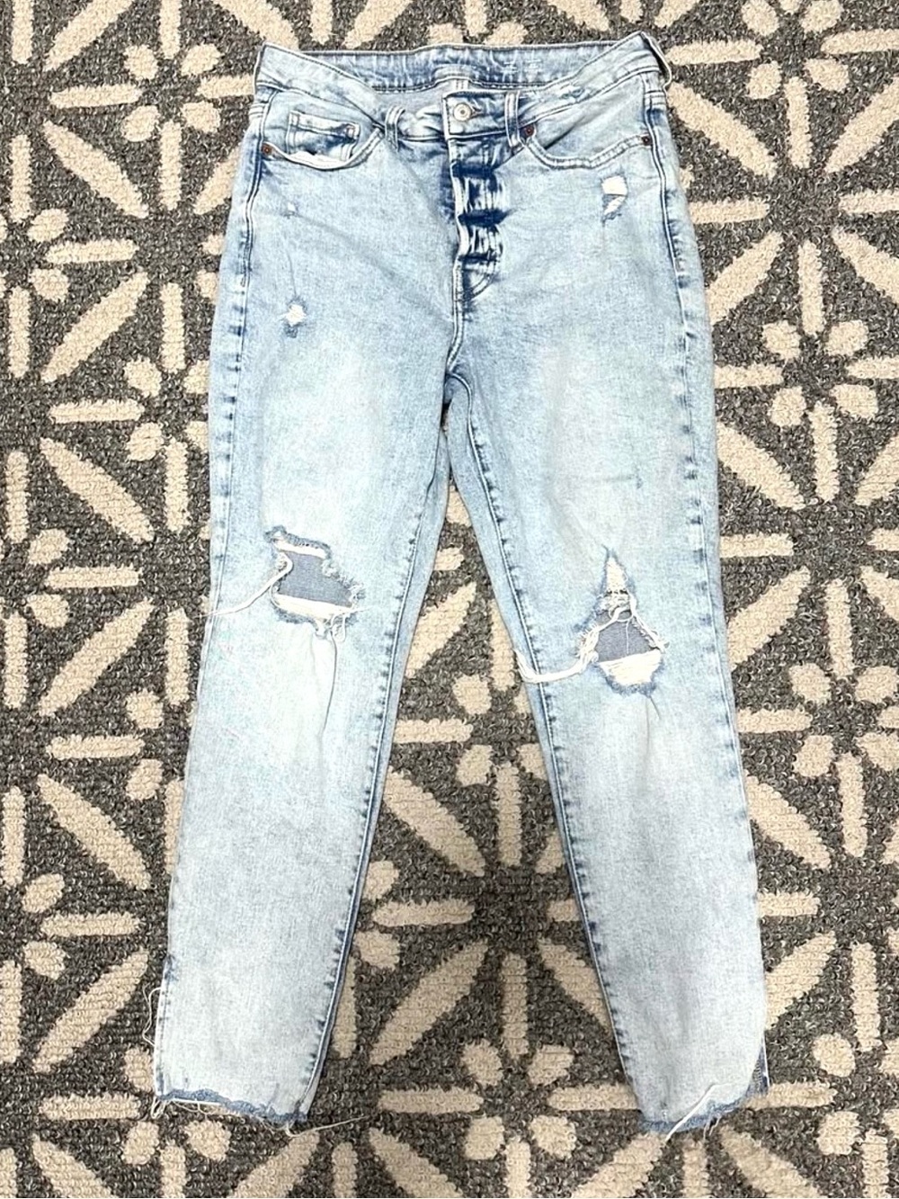 Old Navy Light Blue Distressed Skinny Jeans